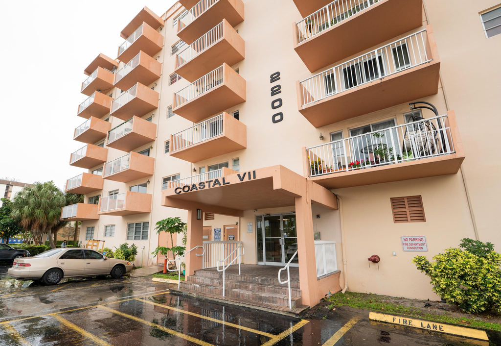 2200 E Hallandale Beach Boulevard - Photo 1