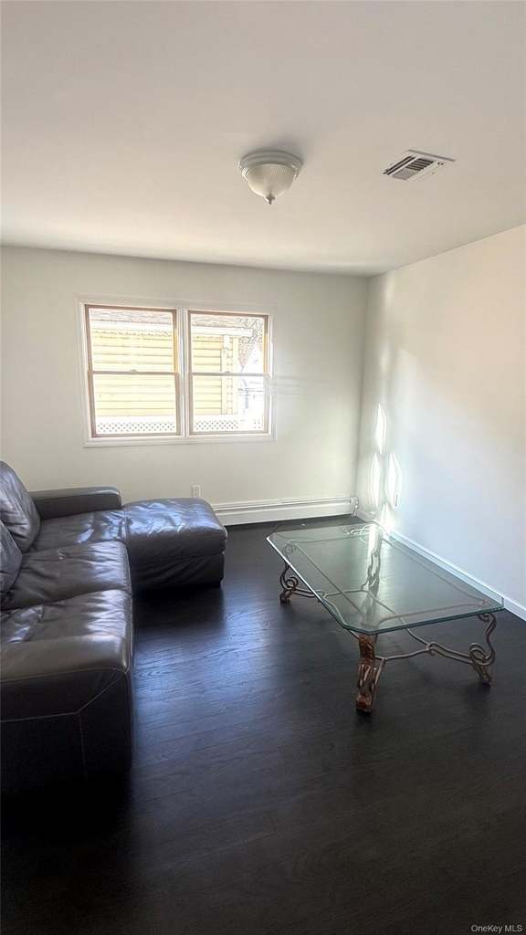 1318 Post Avenue - Photo 4