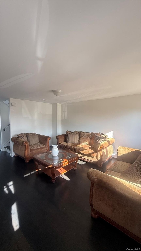 1318 Post Avenue - Photo 1