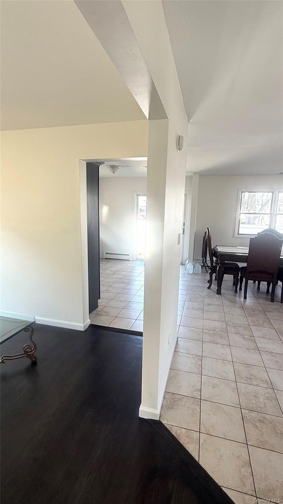 1318 Post Avenue - Photo 3