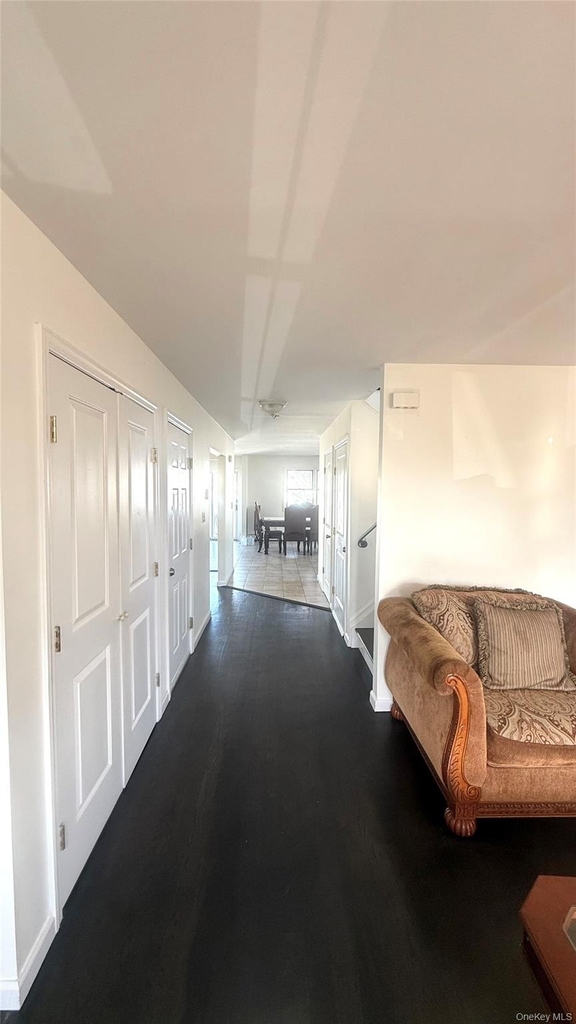 1318 Post Avenue - Photo 2