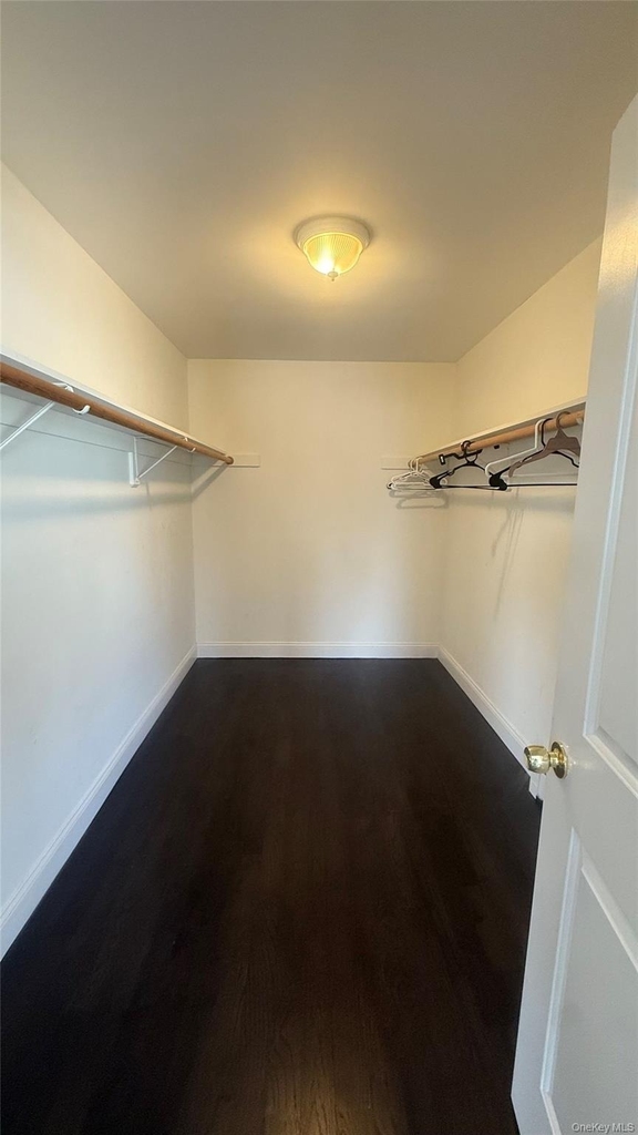 1318 Post Avenue - Photo 17