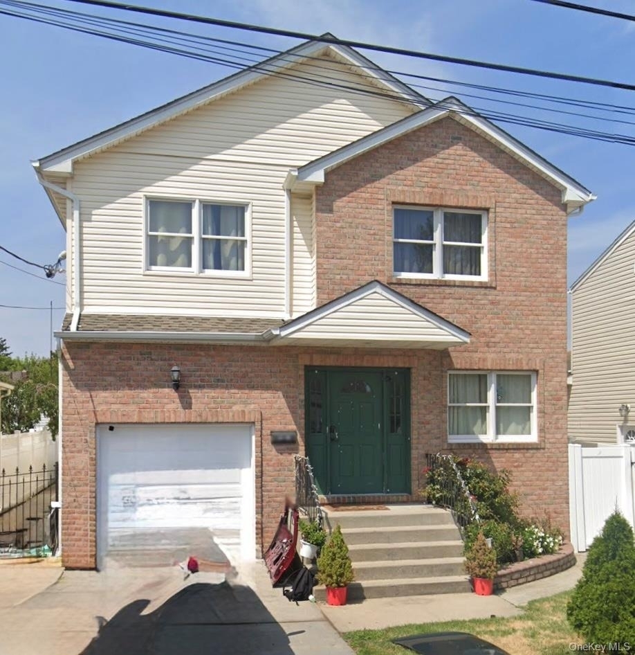 1318 Post Avenue - Photo 0