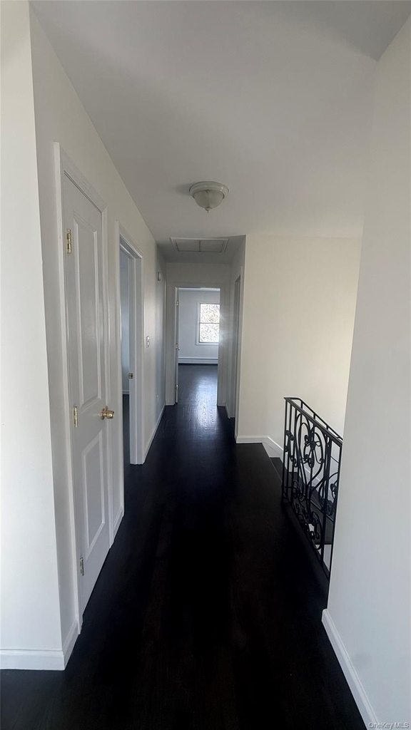 1318 Post Avenue - Photo 9