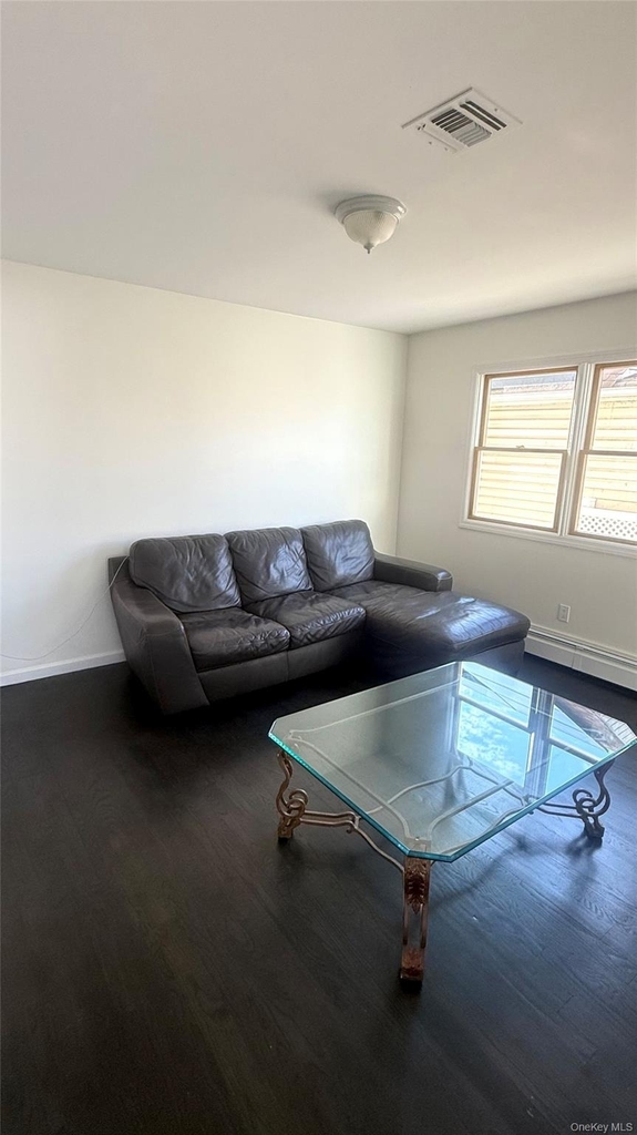 1318 Post Avenue - Photo 5