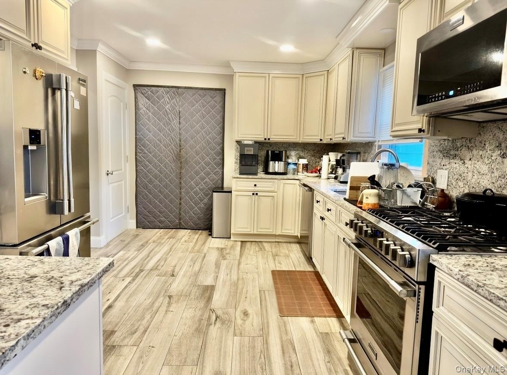 107 Fairview Avenue - Photo 1