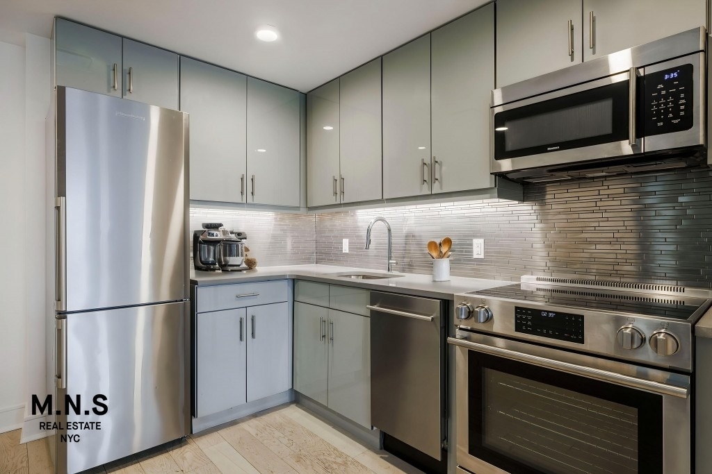 531 W 159th Street - Photo 9