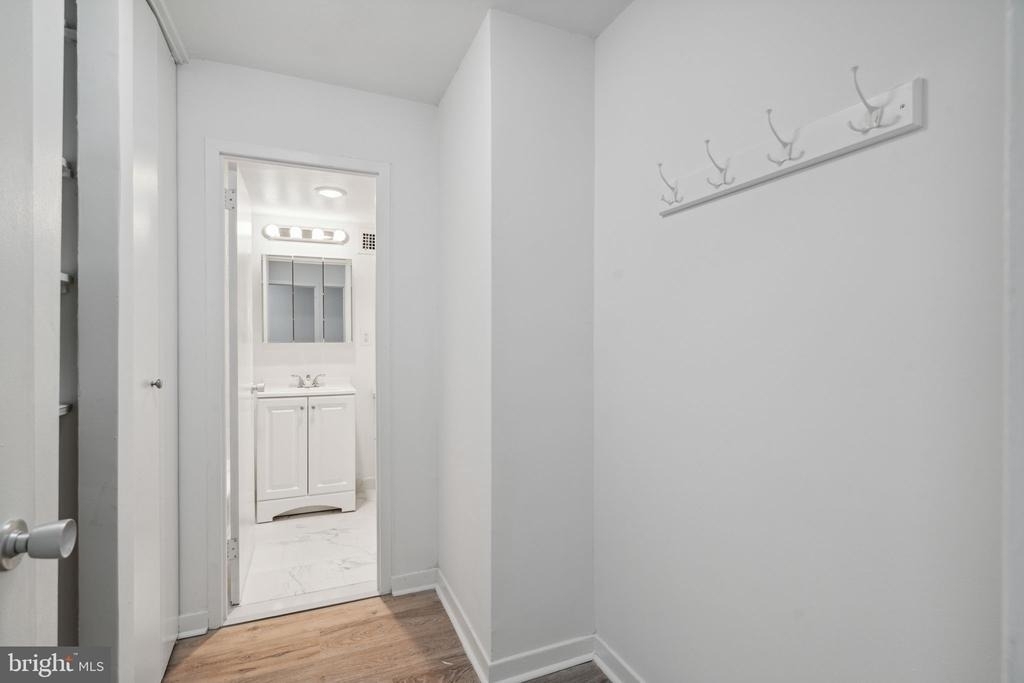 224 W Rittenhouse Square - Photo 13