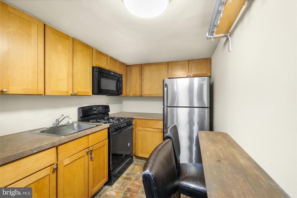 234 Bainbridge Street - Photo 3