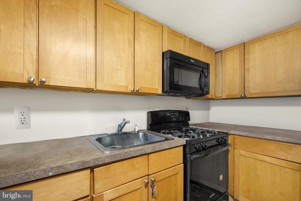 234 Bainbridge Street - Photo 4