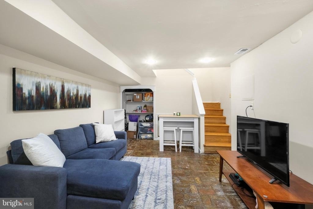 234 Bainbridge Street - Photo 2