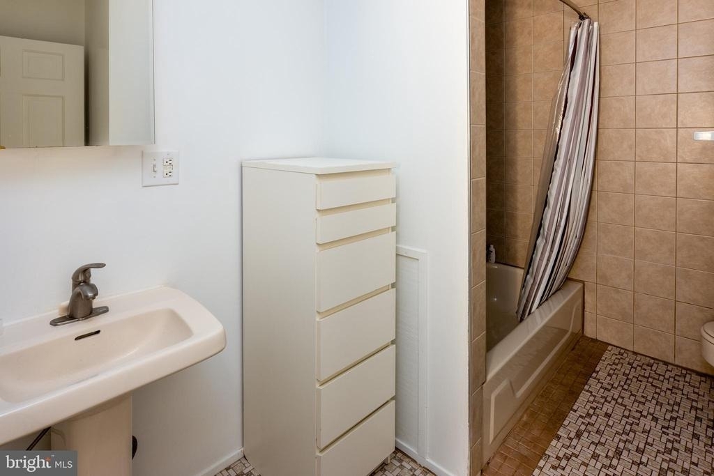 988 N 2nd Street - Photo 4