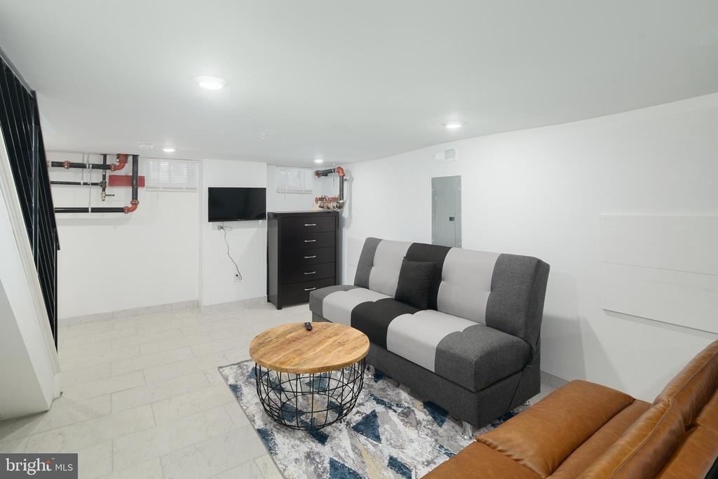 3127 Richmond Street - Photo 11