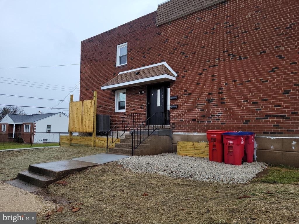 1331 Astor Street - Photo 6
