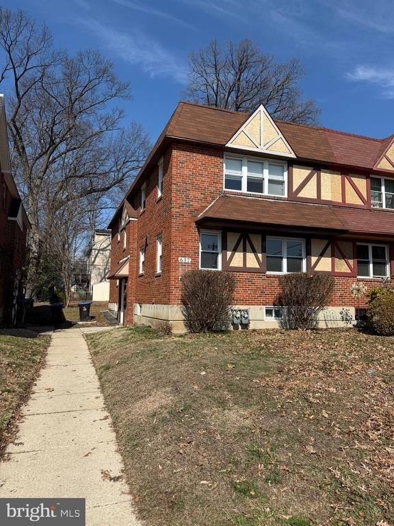637 Hamilton Street - Photo 10