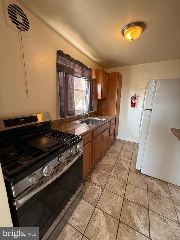 637 Hamilton Street - Photo 4