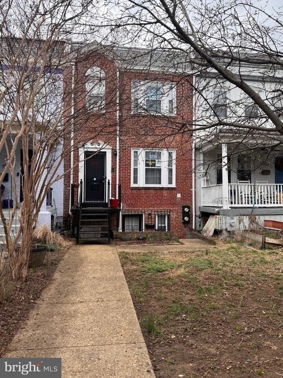 1513 Massachusetts Avenue Se - Photo 0