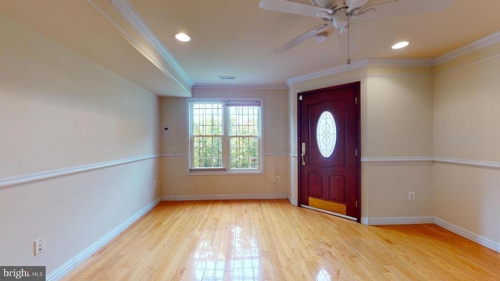 615 16th Street Ne - Photo 2