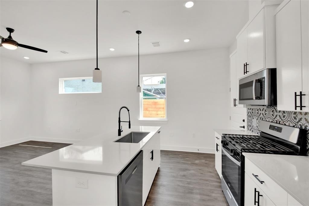 7603 Carver Ave - Photo 1