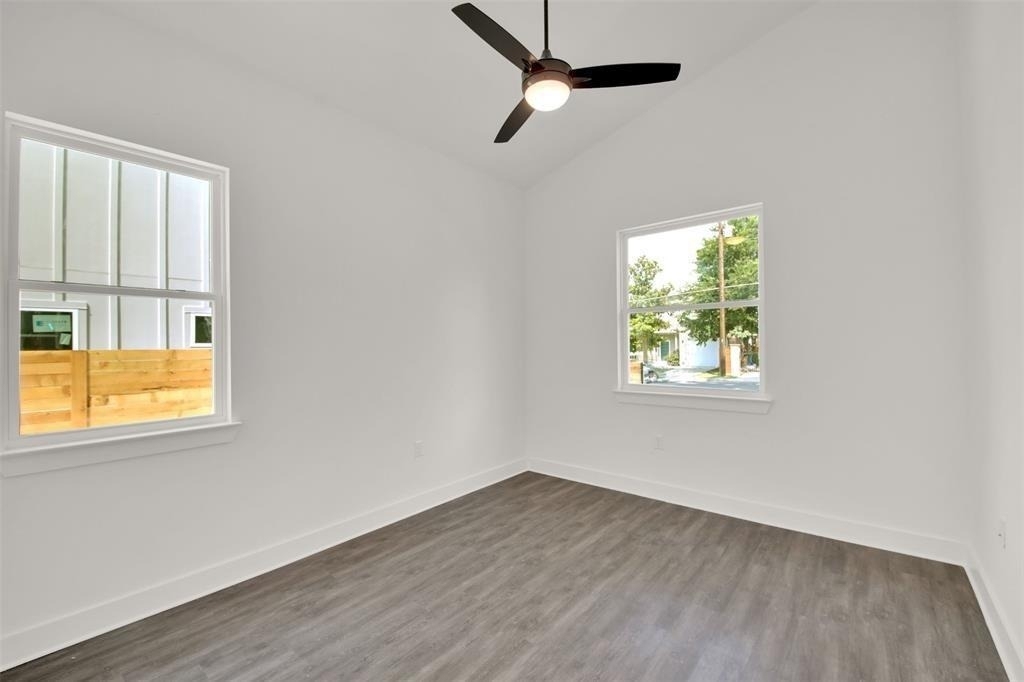 7603 Carver Ave - Photo 9