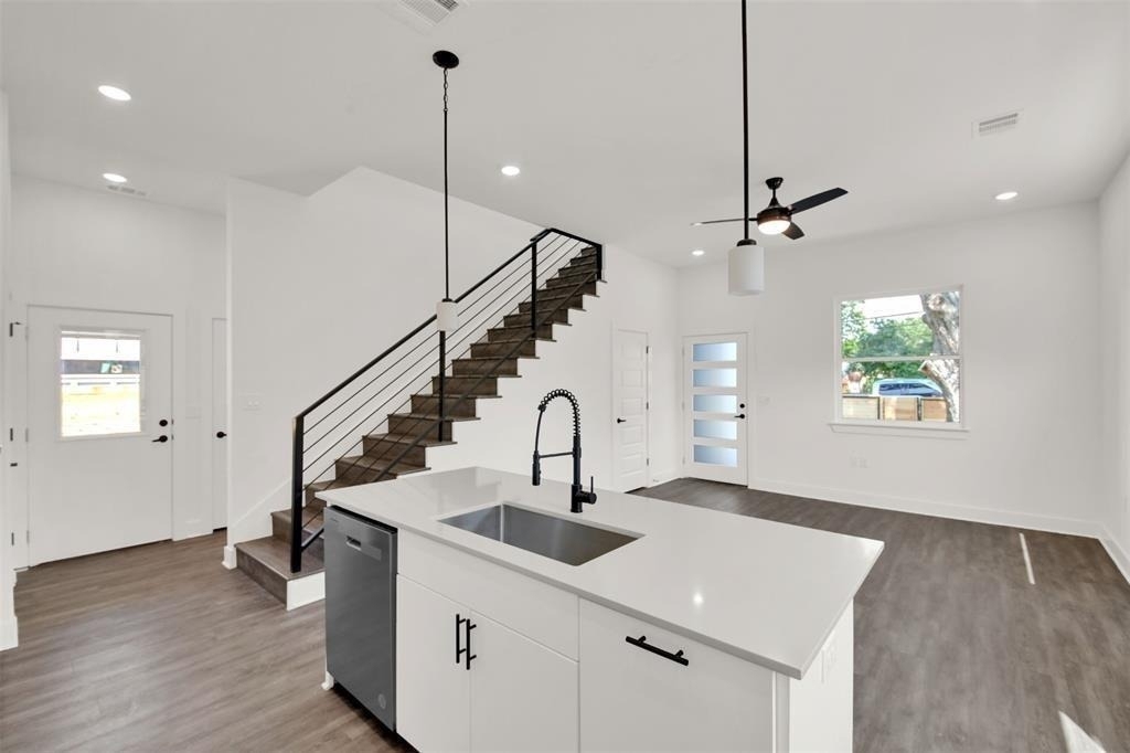 7603 Carver Ave - Photo 3