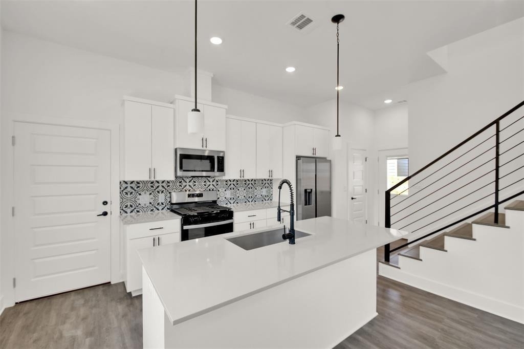 7603 Carver Ave - Photo 2