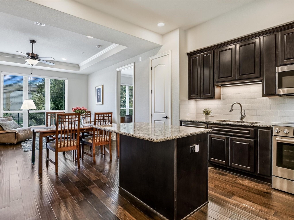 102 Bella Toscana Ave - Photo 4