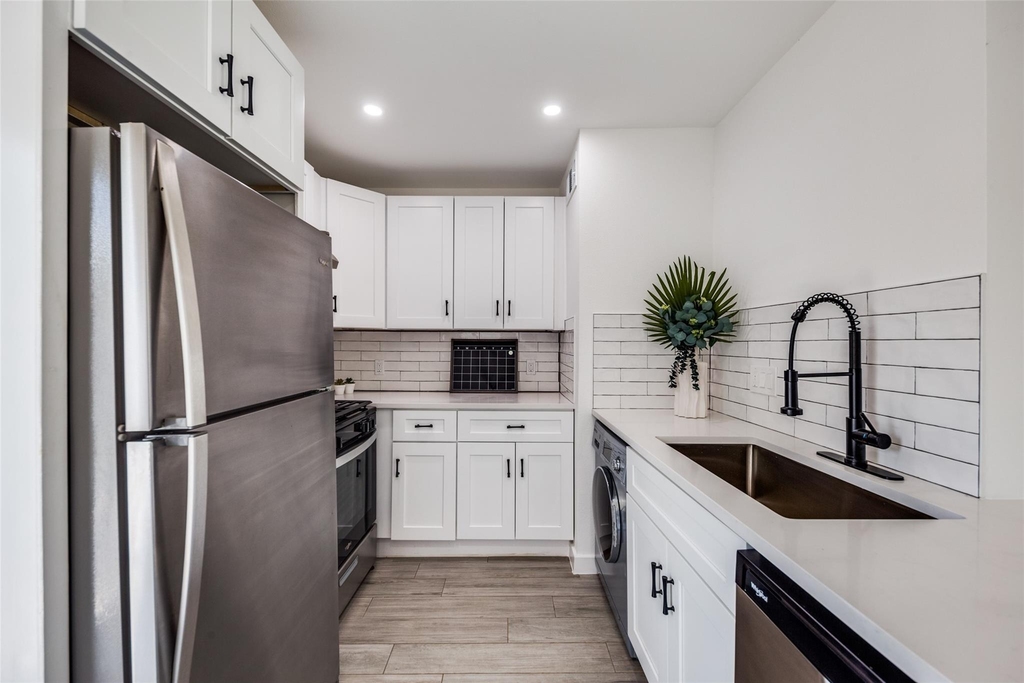 1200 E 52nd St - Photo 13