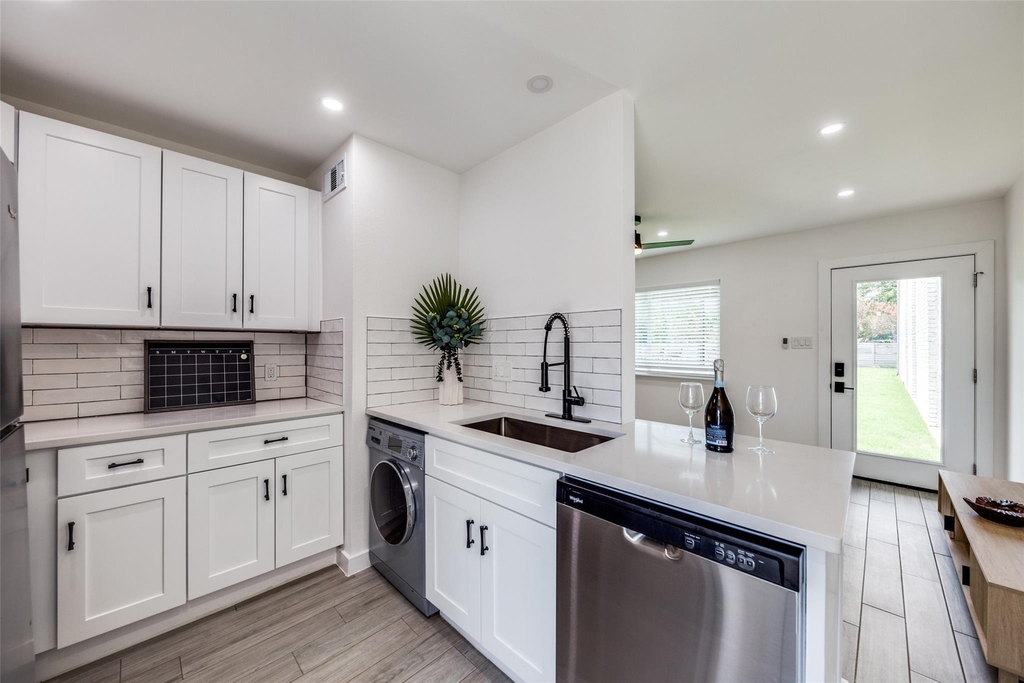 1200 E 52nd St - Photo 14