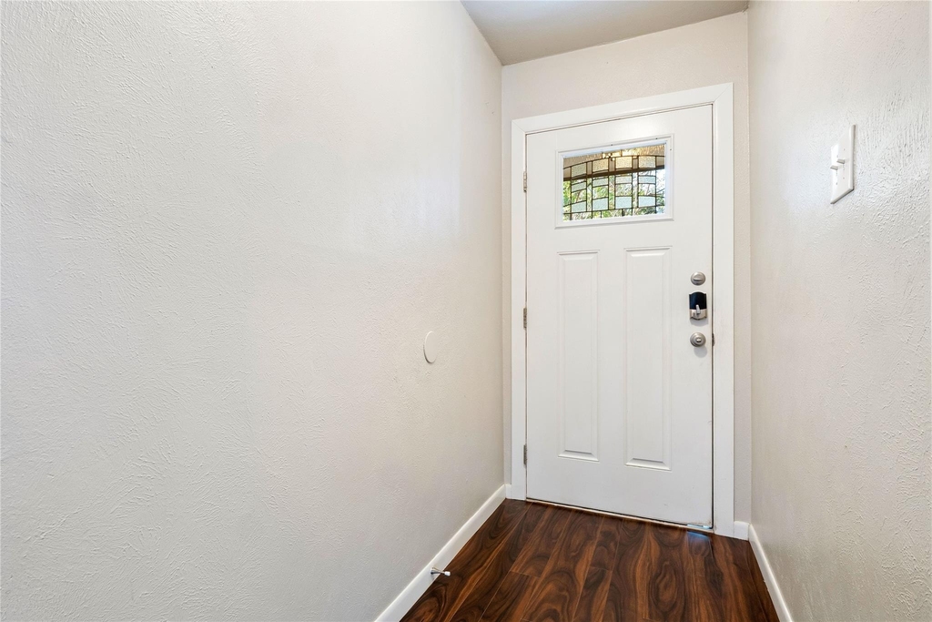 7203 Barnsdale Way - Photo 2