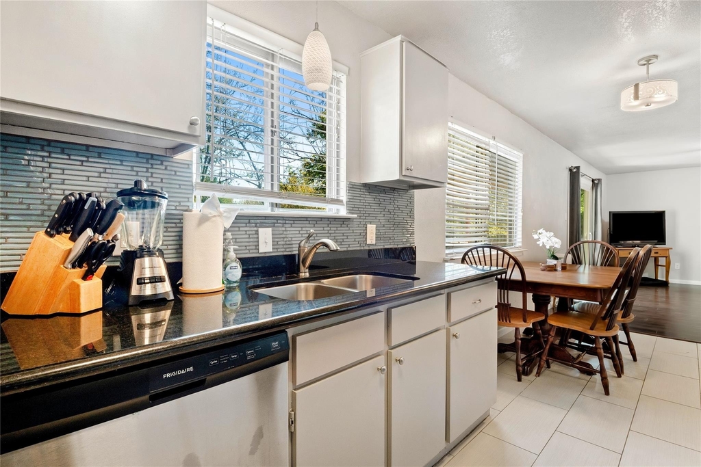 7203 Barnsdale Way - Photo 6