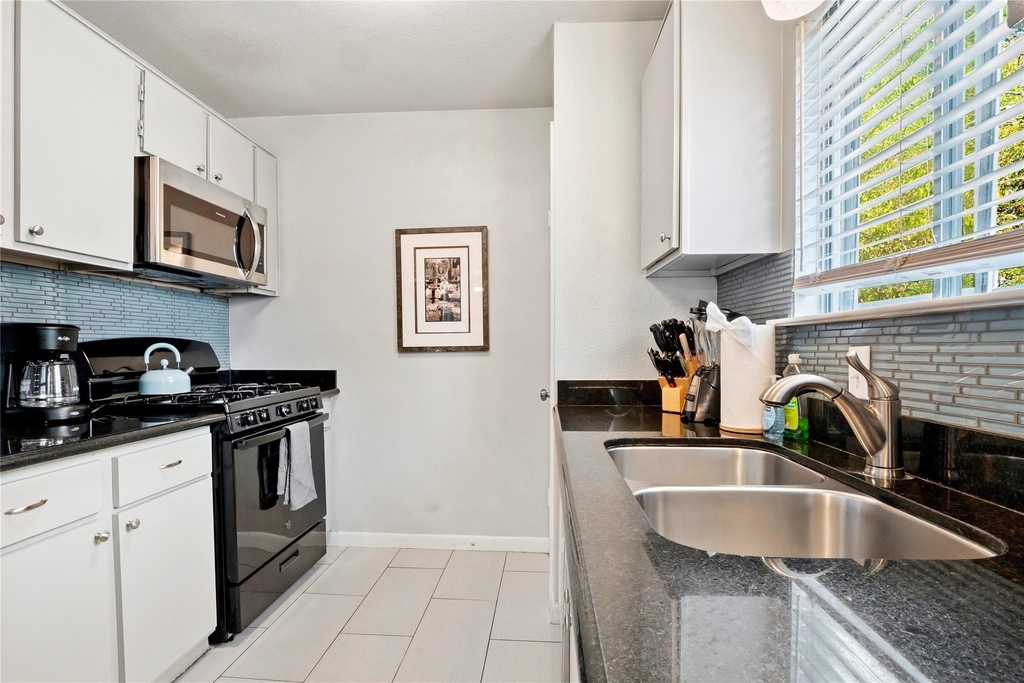 7203 Barnsdale Way - Photo 8
