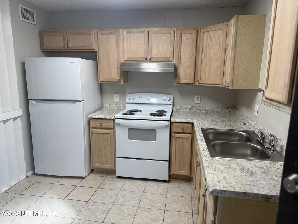 5120 Westchase Court - Photo 4