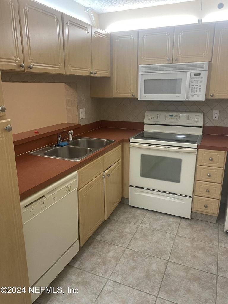 8820 Royal Palm Boulevard - Photo 7
