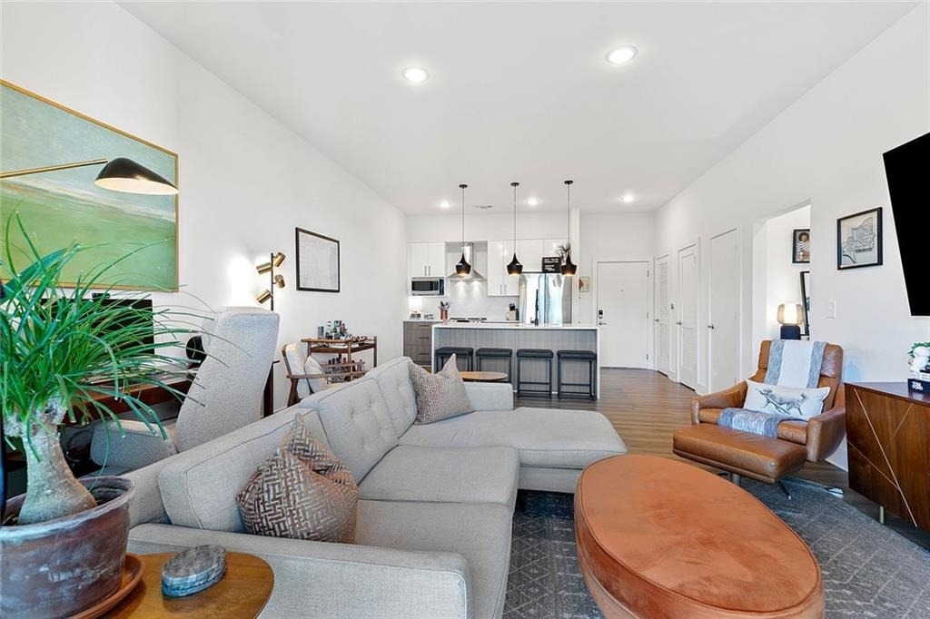 112 Rogers Street Ne - Photo 0