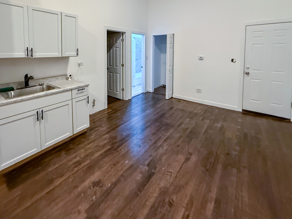 8714 S Commercial Avenue - Photo 7