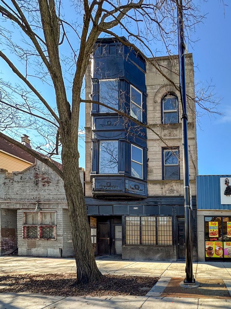 8714 S Commercial Avenue - Photo 0