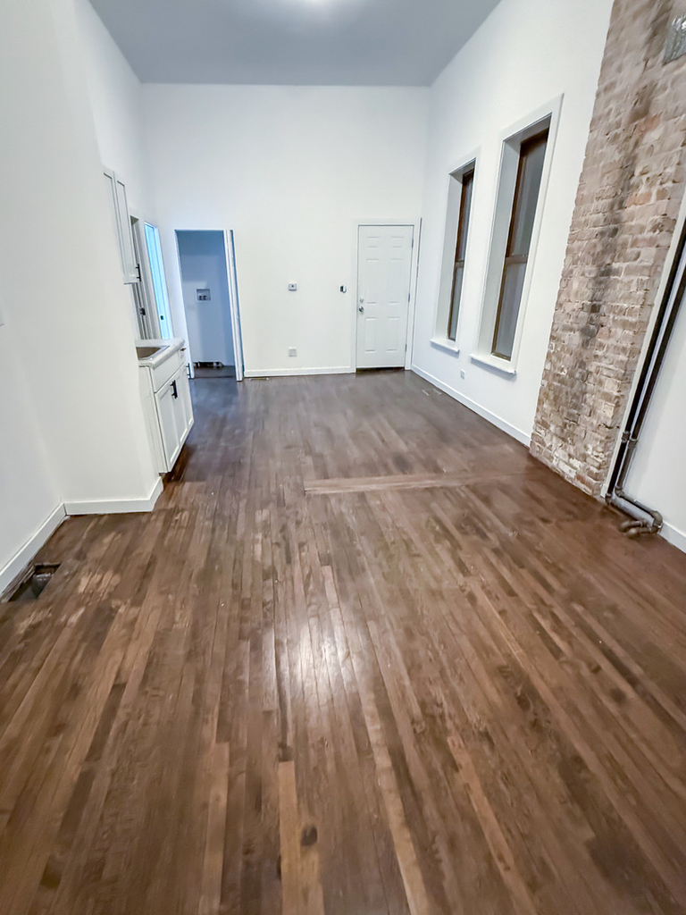 8714 S Commercial Avenue - Photo 6