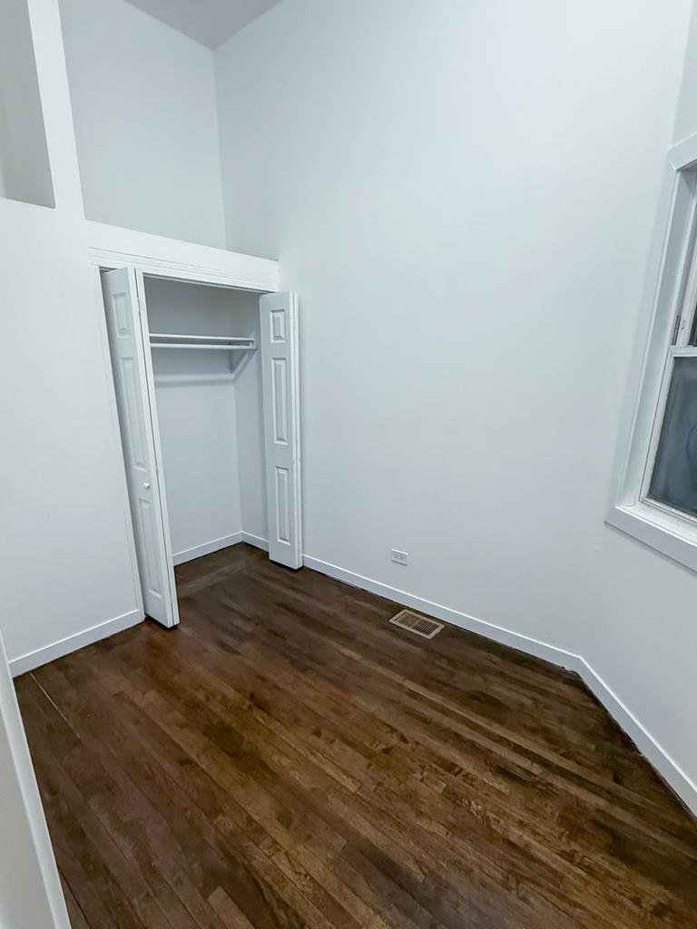 8714 S Commercial Avenue - Photo 4