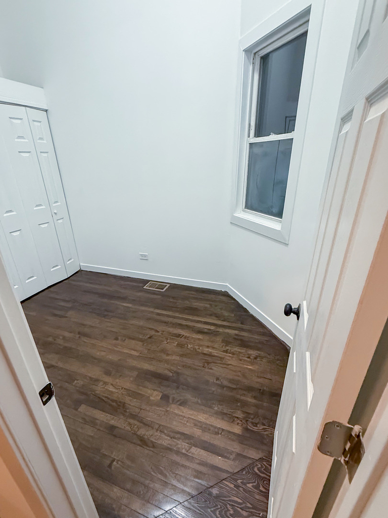 8714 S Commercial Avenue - Photo 1