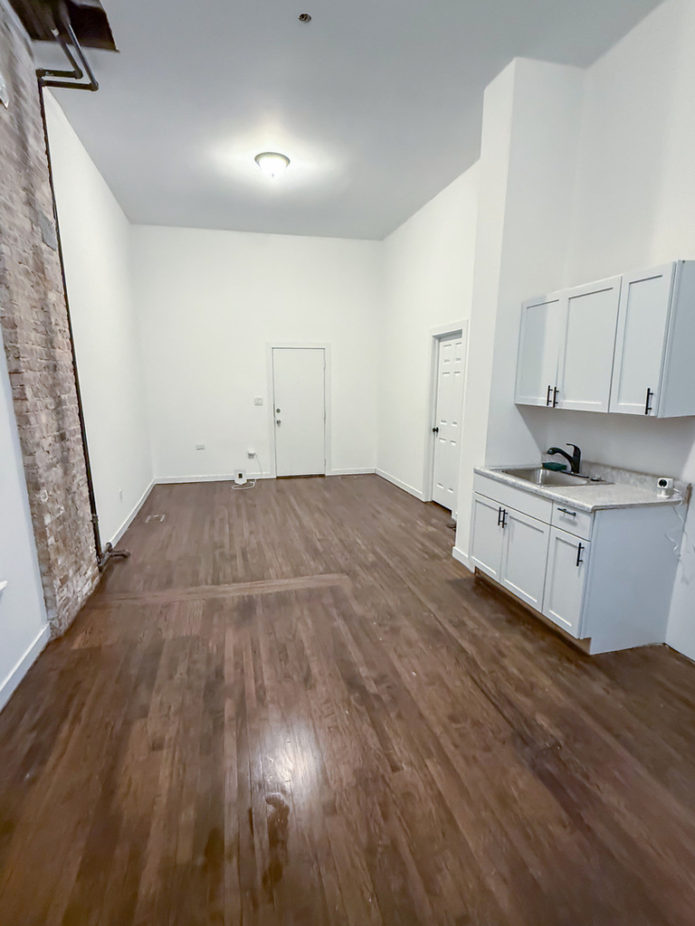 8714 S Commercial Avenue - Photo 5