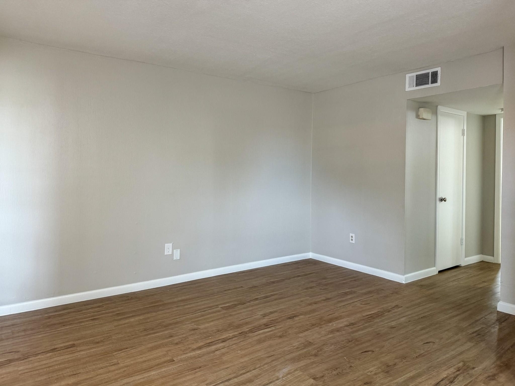 2101 6th Avenue N - Photo 1