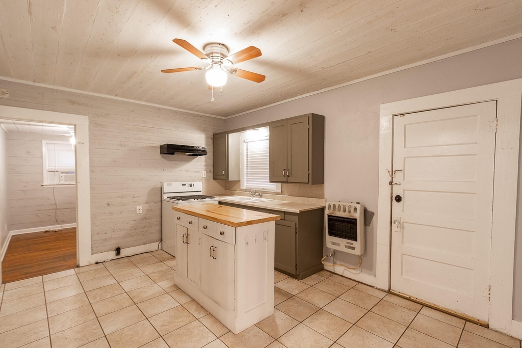 104 S Beauregard Street - Photo 0