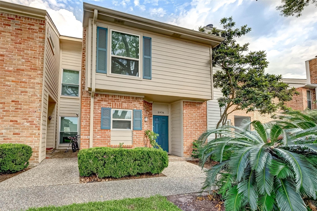 5976 Woodway Place Court - Photo 2