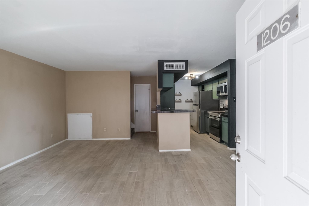 6633 W Airport Boulevard - Photo 2