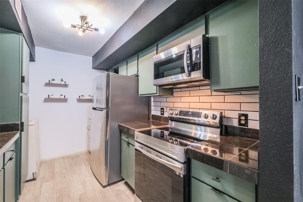 6633 W Airport Boulevard - Photo 7