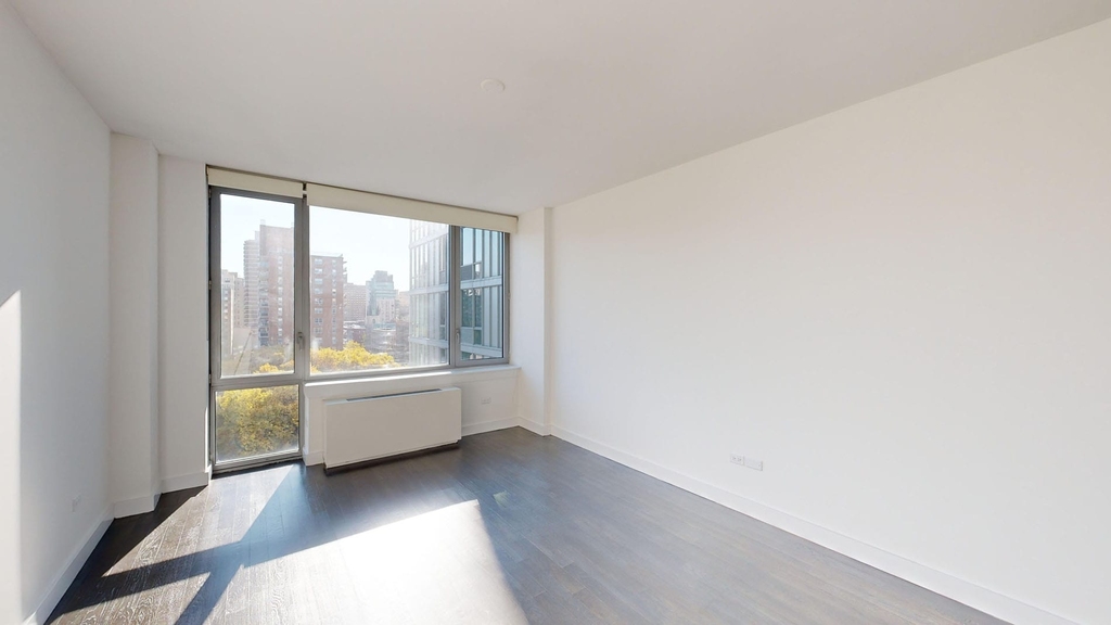 801 Amsterdam Ave - Photo 3