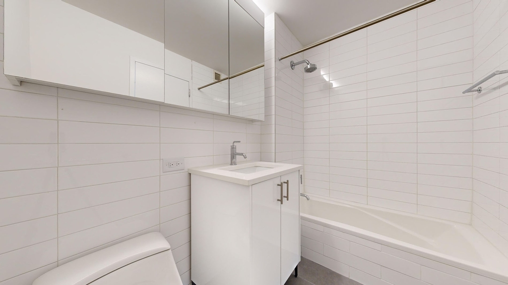 801 Amsterdam Ave - Photo 4