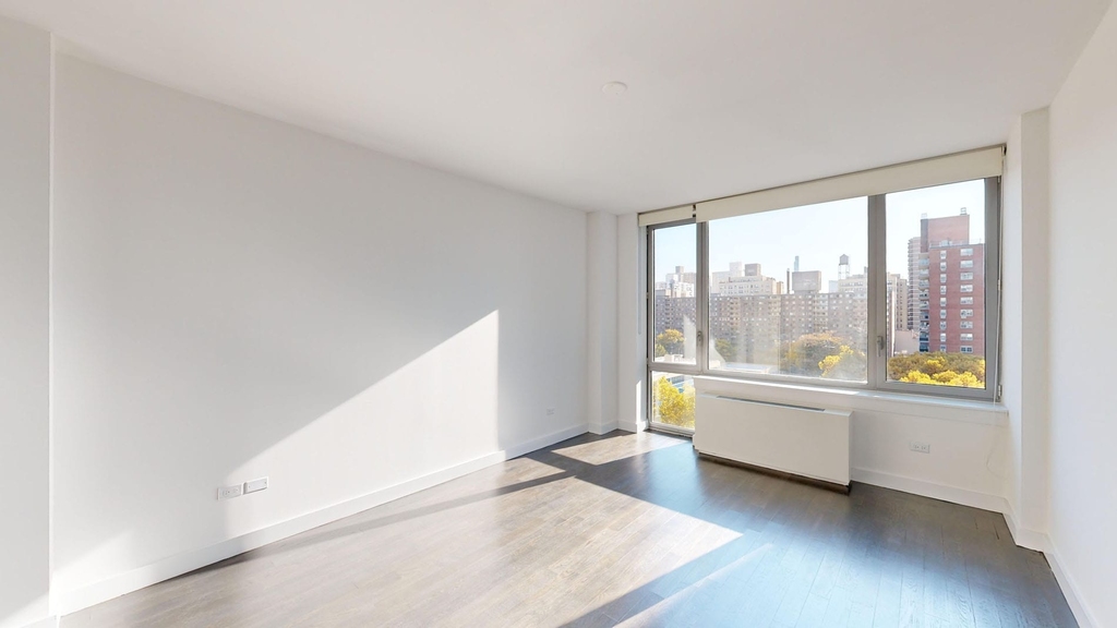 801 Amsterdam Ave - Photo 2