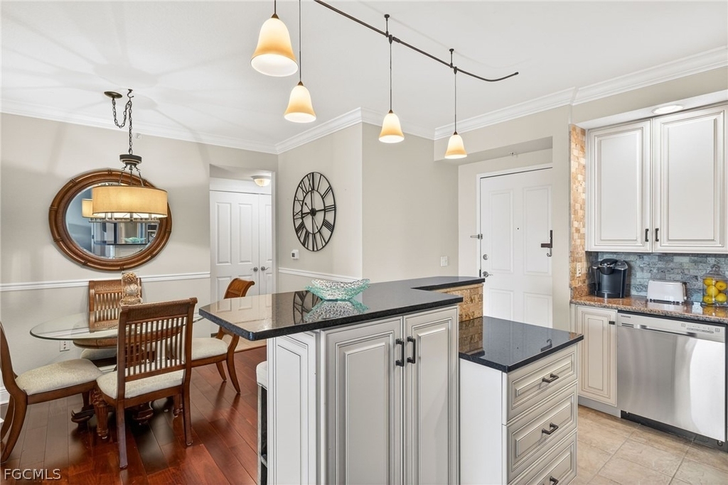 2825 Palm Beach Boulevard - Photo 3